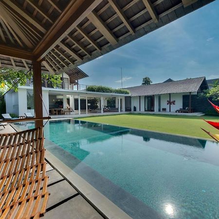Villa Kavya - 8-Minute Walk From Berawa Beach Canggu  Luaran gambar